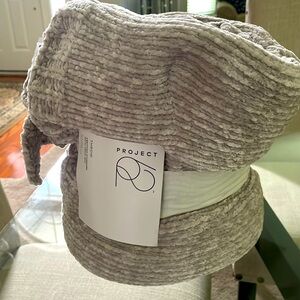 NWT soft and comfy throw